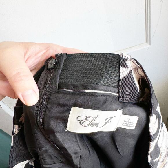 Eliza J Floral Pleated Circle Skirt Black Cream Wedding Guest Cocktail Size 2 - Picture 10 of 13